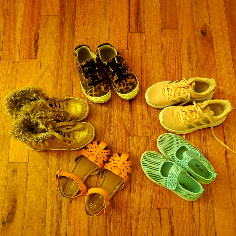 **Sold** Bundle 5 pairs toddler shoes